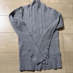 長袖 リブニット グレー ハイネック 袖ボタンのサムネイル