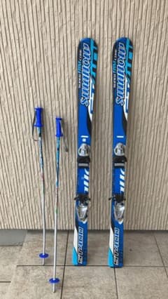マイマイ様専用　早い者勝ち！売り切りスキー板　130cm ストック付き　ジュニアのサムネイル