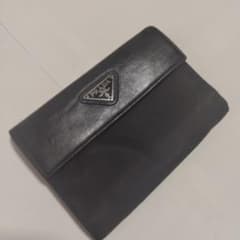 PRADA 三つ折り財布 ブラック ナイロン/レザー　メンズ/レディースのサムネイル