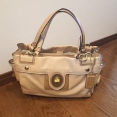 COACH レザーハンドバッグ ターンロック ゴールド金具 ベージュのサムネイル