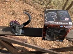 ゴジラフィギュアとルームライト