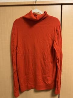 COS メリノウール タートルネックニットのサムネイル