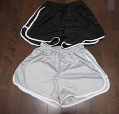 ショートパンツ 2枚セット ブラック グレー 2XL黒は未使用グレーは 使用のサムネイル