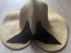Brand new straw hat, foldable and compact.