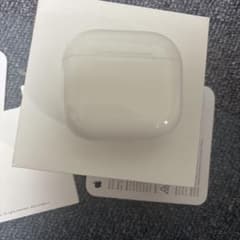 美品　　AirPods4 ノイズキャンセリング搭載 箱付きのサムネイル