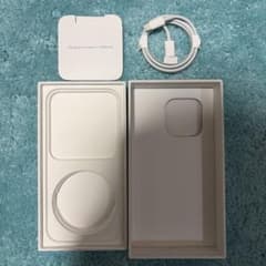 iPhone 14 Pro 箱と付属品のサムネイル