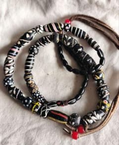 Antique beads ✳Black✳ 鹿革 ネックレス - メルカリ