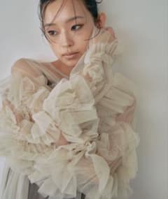 ANDRESD シアーフリルブラウス ベージュのサムネイル