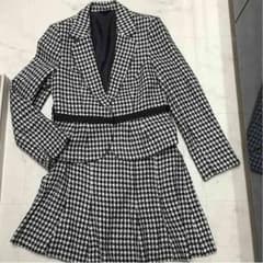 チャーリー様専用   ツイードスーツのサムネイル
