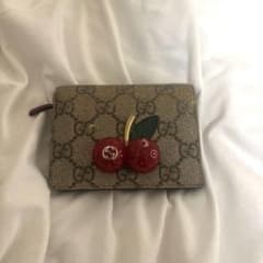 Gucci チェリー装飾 二つ折り財布【本日限定値下げ】のサムネイル