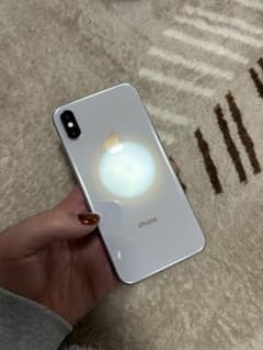【値下げ最終】【美品】iPhone Xs ホワイト 64GB バッテリー84%のサムネイル
