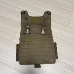 実物　米軍　PC プレートキャリア　コヨーテブラウン　前面 メルカリ