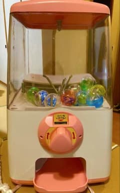 カプセルトイマシン ピンクのサムネイル