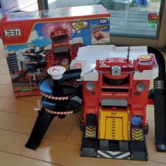 タカラトミー トミカ 無線でピピッと出動指令！ 変形ファイヤーステーションのサムネイル