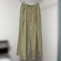 未使用美品　カーキ ワイドパンツ ゴムウエストのサムネイル
