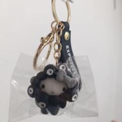 ハローキティ 黒ミャクミャク×サンリオ　アクリルキーホルダー 万博会場限定 サンリオ ハロー キティ 黒ミャクミャク キーホルダー 万博会場