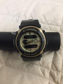 G-SHOCK 黒金のサムネイル