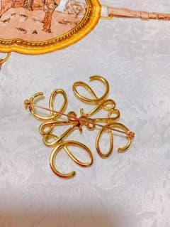 ブローチのサムネイル