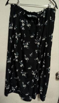 大人可愛い♡ 花柄ワイドパンツ モノトーン ストレッチ素材のサムネイル