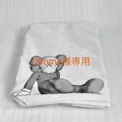 ★Okome様専用★KAWS×UNIQLO トートバッグ 2点のサムネイル