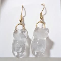 溶けかけ氷猫ピアス　レジン　ハンドメイドのサムネイル