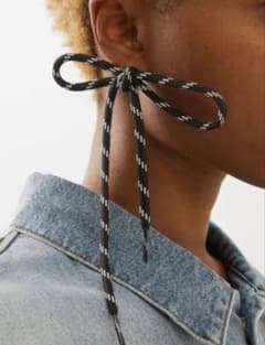 BALENCIAGA シューレースリボン型ピアス BALENCIAGA シューレースリボン型ピアス - メルカリ