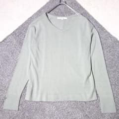 美品 ✨ アンタイトル バックボタン Vネック ニット ミントグリーンのサムネイル