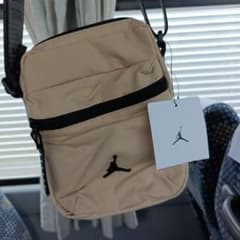 【新品】Jordan ショルダーバッグ DV5363 ベージュのサムネイル