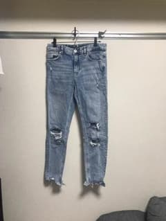 【ぷりけつ様専用】 一度のみ Bershka スキニーデニムパンツ ダメージのサムネイル