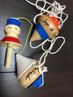 オシャレな小物(エルサルバドルのコマとけん玉)のサムネイル