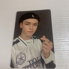 SEVENTEEN セブチ　舞い落ちる花びら　バーノン  トレカのサムネイル