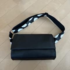 美品！！ドット柄ストラップ 黒 ボディーバッグのサムネイル