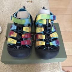 ミ*♡様 KEEN キッズ アウトドアサンダルのサムネイル