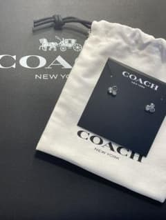 新品未使用 COACH ミニ ティー ローズ クラスター スタッド ピアスのサムネイル