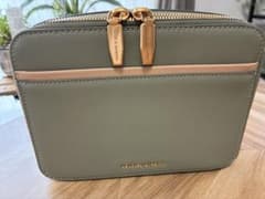 CHARLES & KEITH ショルダーバッグのサムネイル