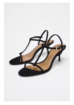 【新品タグ付き】ZARA ストラップ ヒールサンダルのサムネイル