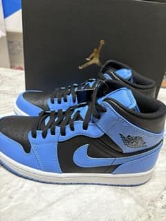 【完売モデル】AIR JORDAN 1 MID 26cmのサムネイル