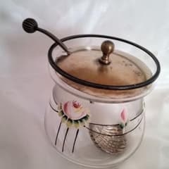 ア−ルヌ−ボ−.エナメル彩、薔薇、イギリス製、スプーン付き。 ア−ルヌ−ボ−.エナメル彩、薔薇、イギリス製、スプーン付き。 - メルカリ