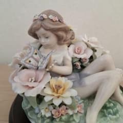 リヤドロ/lladro 蝶と戯れる小妖精 - メルカリ