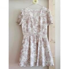 evelyn♡オリジナル花柄ワンピースのサムネイル