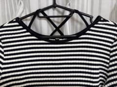 ADAM ET ROPE☆リブ長袖カットソー バッククロスデザイン☆アダムエロペのサムネイル