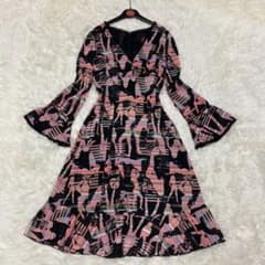 HYSTERIC ワンピース 総柄 ベルスリーブ ブランドロゴ生地 黒 ピンク HYSTERIC ワンピース 総柄 ベルスリーブ ブランドロゴ生地 黒 ピンク