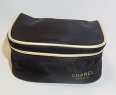CHANEL BEAUTEコスメポーチのサムネイル