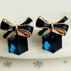 リボン キューブ ビジュー ピアス ブルー サファイア アクセサリー ジュエリーのサムネイル