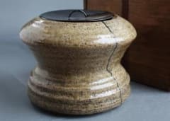 古瀬戸　灰釉　臼型水指（水つぎ）大傷直し（御深井釉薬・黄瀬戸釉薬） 古瀬戸 灰釉 臼型水指（水つぎ）大傷直し（御深井釉薬・黄瀬戸釉薬