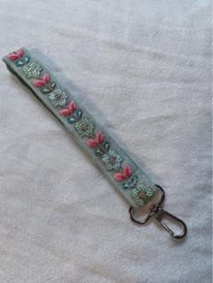 スマホ　ハンドストラップ　インド刺繍リボン　携帯ストラップのサムネイル