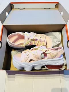 ナイキ　NIKE エアマックスココ　ピンク　新品未使用のサムネイル