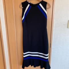 伸縮性のある素材のワンピースのサムネイル