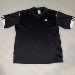 adidas 黒 ショートスリーブ シャツ