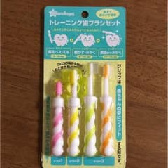 HirGRo様専用！！！赤ちゃん 歯ブラシ セット[新品未使用]のサムネイル